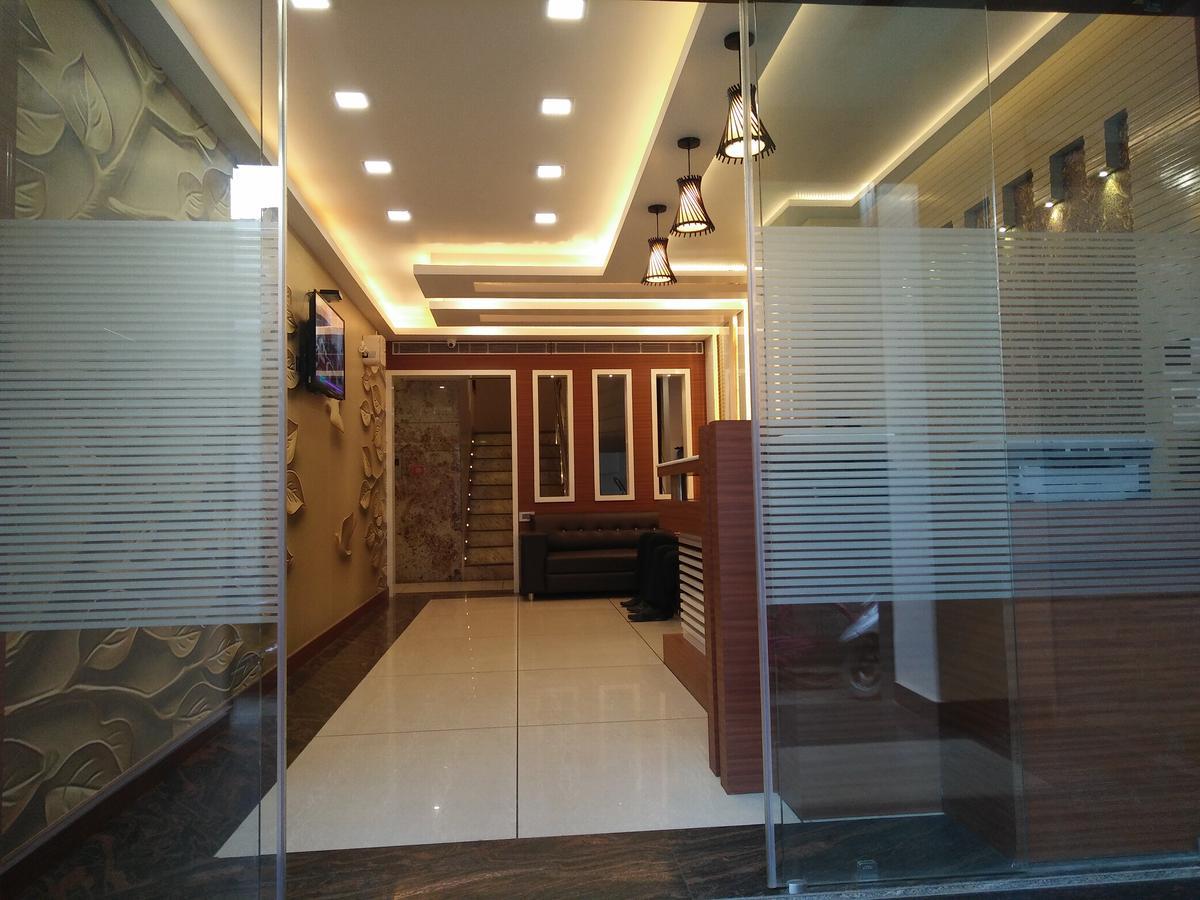 Hotel Kama International Gorakhpur Kültér fotó
