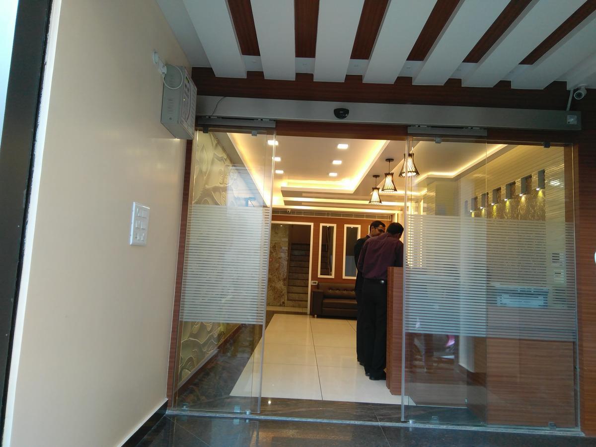Hotel Kama International Gorakhpur Kültér fotó
