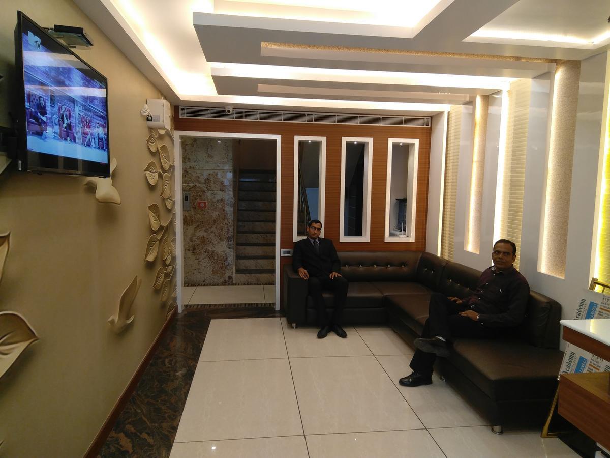 Hotel Kama International Gorakhpur Kültér fotó