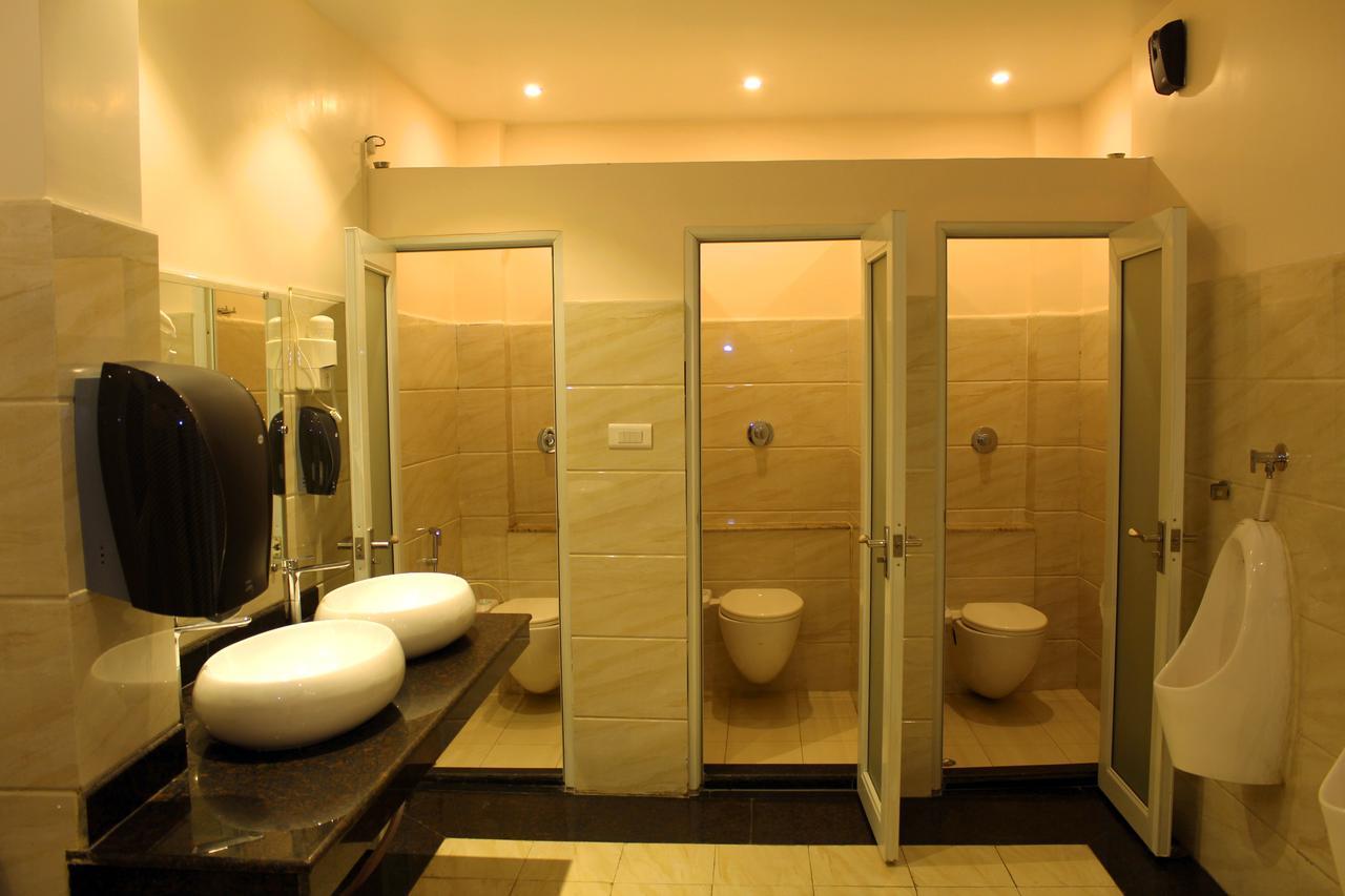 Hotel Kama International Gorakhpur Kültér fotó