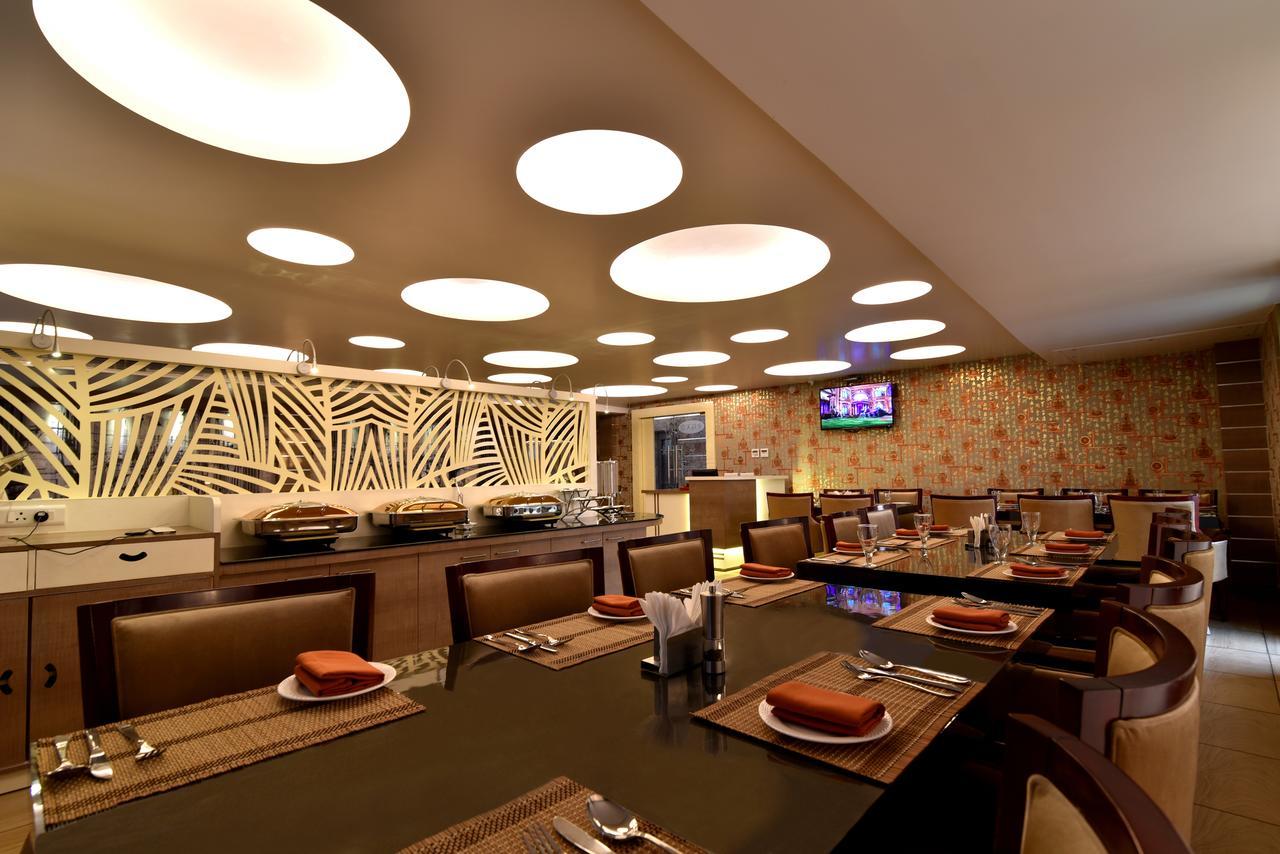 Hotel Kama International Gorakhpur Kültér fotó