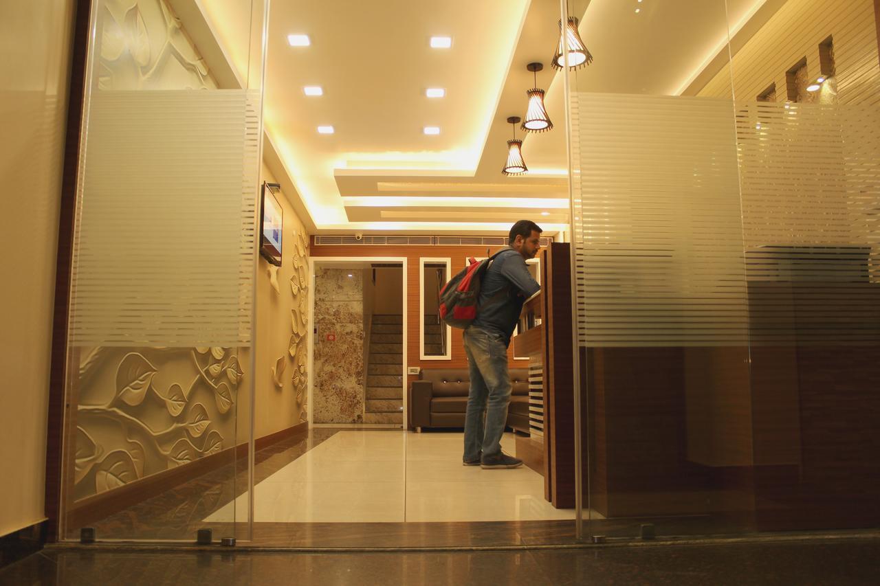 Hotel Kama International Gorakhpur Kültér fotó