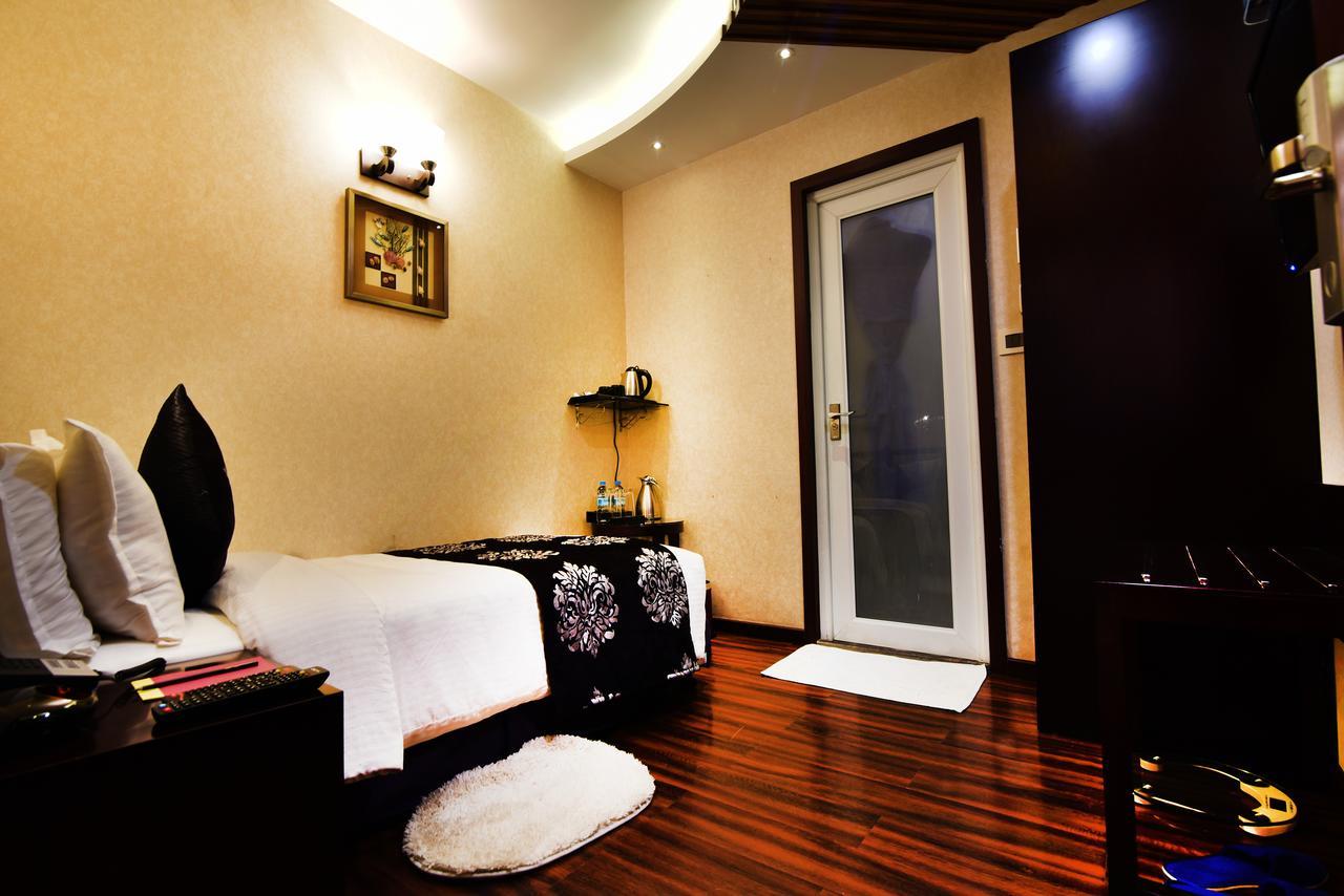 Hotel Kama International Gorakhpur Kültér fotó