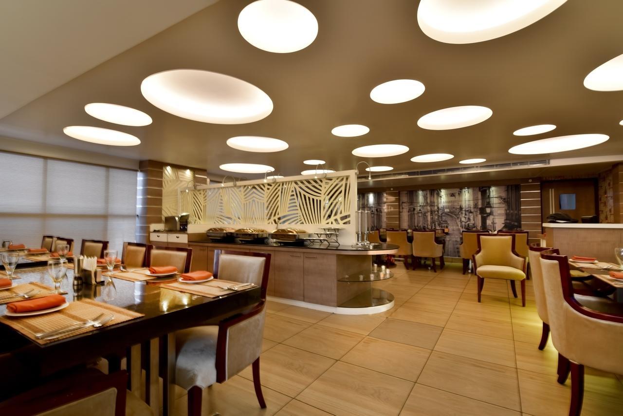Hotel Kama International Gorakhpur Kültér fotó
