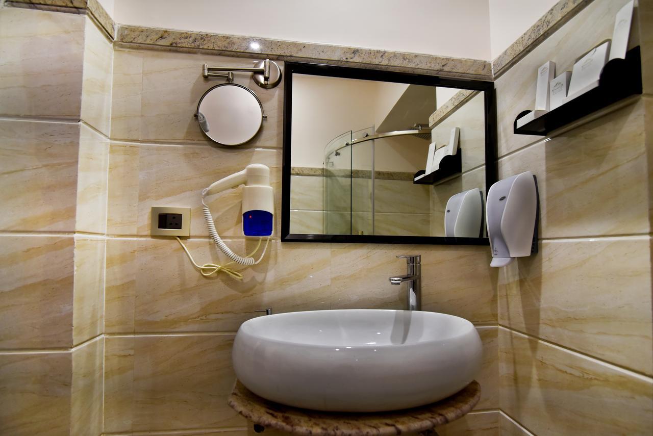 Hotel Kama International Gorakhpur Kültér fotó