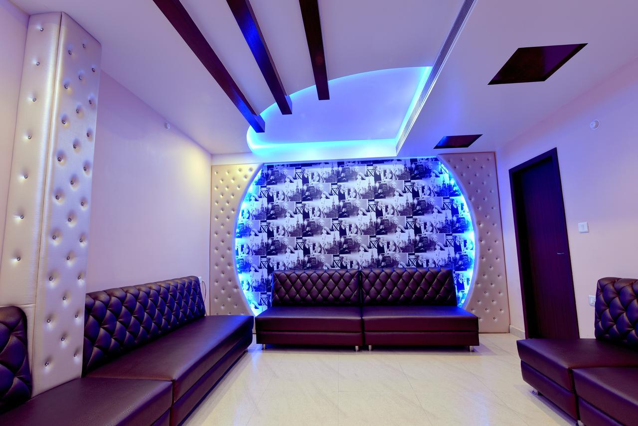 Hotel Kama International Gorakhpur Kültér fotó