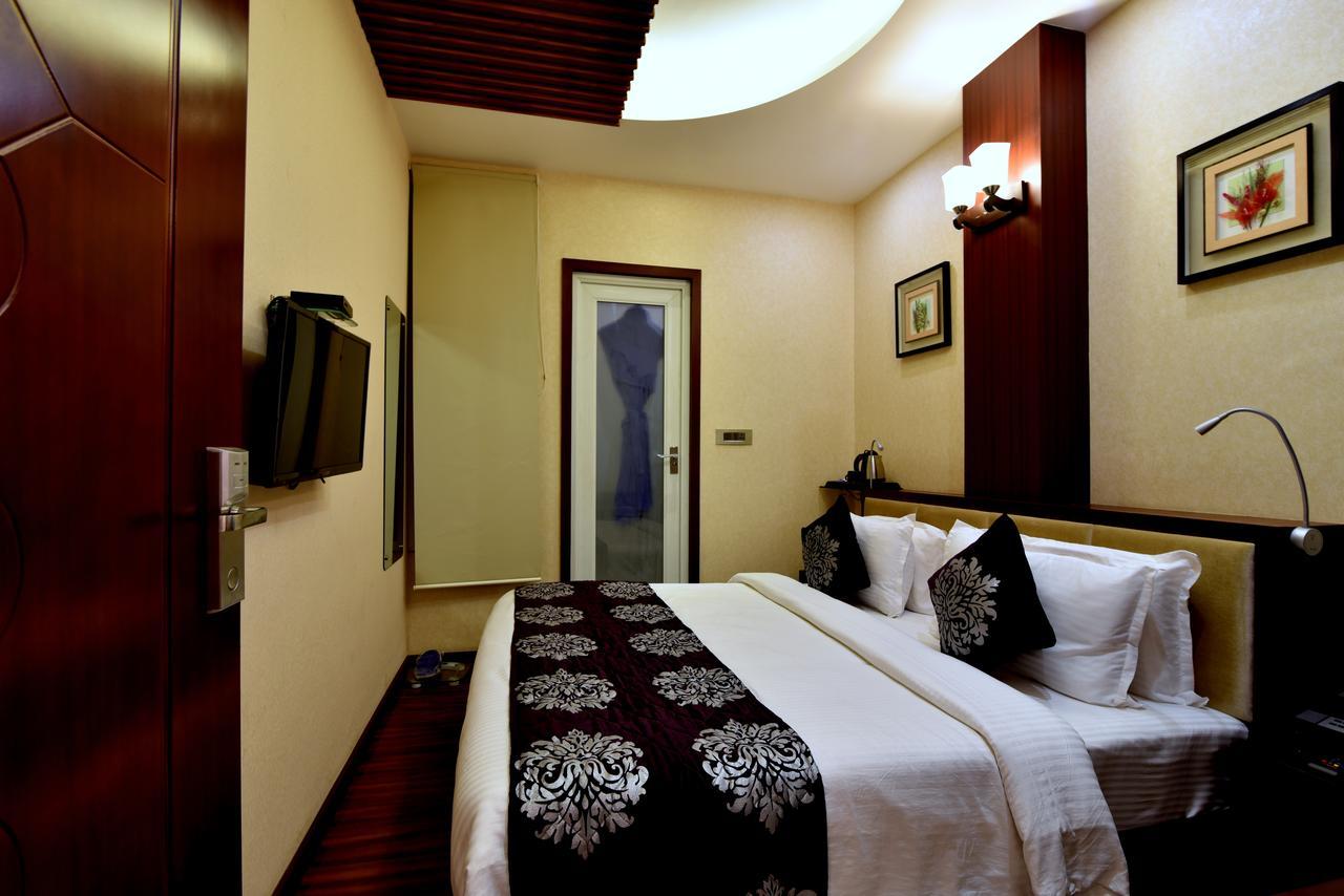Hotel Kama International Gorakhpur Kültér fotó
